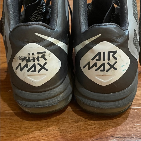 Nike Men's Gray/White Hyper Aggressor Air Max size 10 Athletic Shoes - Picture 4 of 8